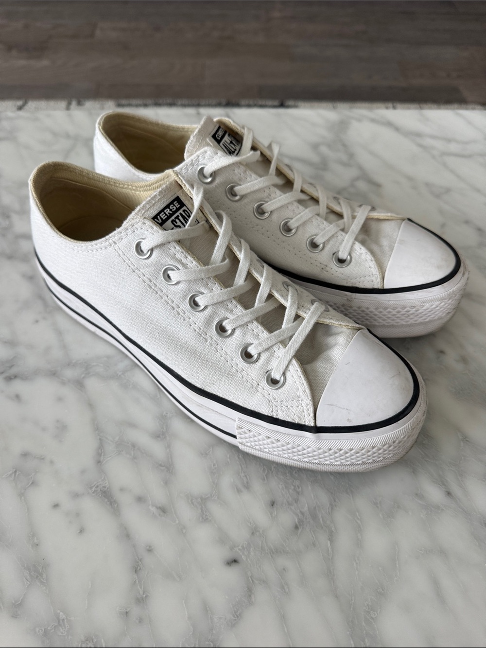 🌼Converse🌼 White Low Top Platform Chuck Taylor Sneakers, Size 9 - Picture 5 of 12